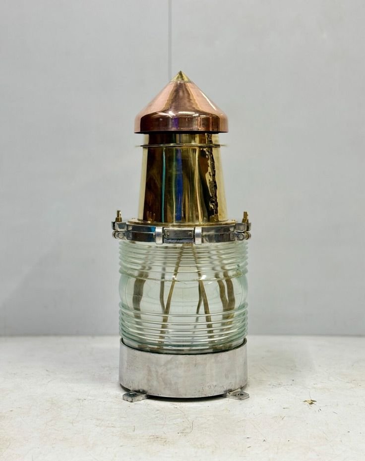 Masthead-style navigation lantern